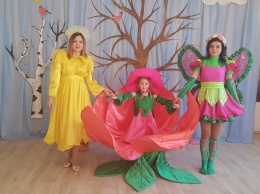 В мелитопольском детском саду пошили радужное платье для Весны