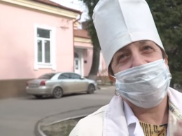 Коронавирус в Черновцах: люди пожаловались на врачей без масок и костюмов