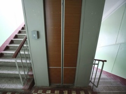 В Киеве в многоэтажке оборвался лифт с женщиной внутри
