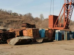 В Лисичанске продолжают резать на металл завод "Пролетарий" (фото)