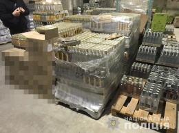 В Днепре полицейские изъяли 8 тысяч бутылок водки, - ФОТО