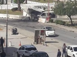 В Тунисе два смертника устроили взрывы у посольства США