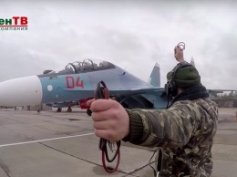 Военные летчики осваивают многоцелевые истребители Су-30СМ