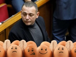 Скандального «слугу» Бужанского забросали яйцами