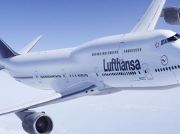 Немецкая авиакомпания Lufthansa анонсировала отмену половины рейсов из-за коронавируса