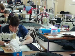 Призрак коронавируса: в Одесской области швейная фабрика начала пошив медицинских масок по заказу Минздрава