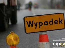 В Польше Mercedes на скорости протаранил автобус? погиб украинец