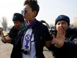 В Кыргызстане участниц демонстрации в честь 8 марта избили и задержали (ФОТО, ВИДЕО)