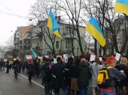 Главное за воскресенье, 8 марта: многотысячный Майдан в Киеве, покушение на президента и новые правила вызова полиции и "скорой"