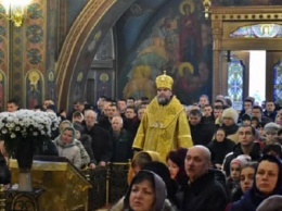 Это уже ни в какие ворота: священники устроили мощный замес прямо в церкви (видео)