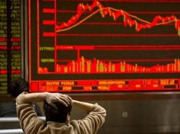Торги на китайских биржах завершились обвалом котировок