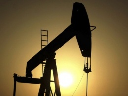 Цены на нефть впервые за 30 лет рухнули почти на 30% - Bloomberg