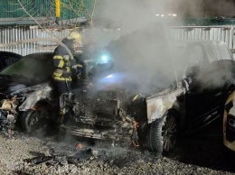 В Киеве горел элитный Range Rover, фото