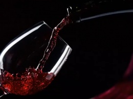 Истина в вине: специалисты рассказали, почему стоит пить вино