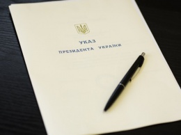 Президент присвоил четырем украинским юристам звание заслуженных