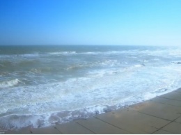 В Кирилловке бушующее море смывает пляжи (фото)