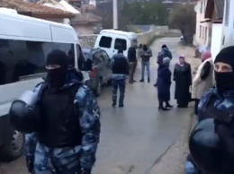 В Бахчисарае у крымских татар проходят обыски