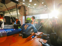 Трое сотрудников команд Формулы 1 попали под карантин