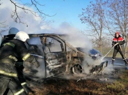 В Одесской области на трассе загорелась маршрутка