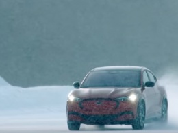 Появилось видео дрифтующего на снегу Ford Mustang Mach-E