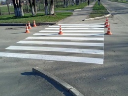В Покровске начали обновлять пешеходные переходы