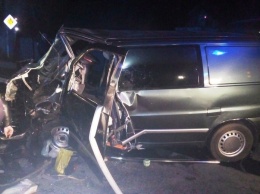 Лобовое столкновение, авто вдребезги и смерть водителя: ДТП на Черниговщине