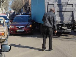 В Николаеве столкнулись «Мазда» и грузовик