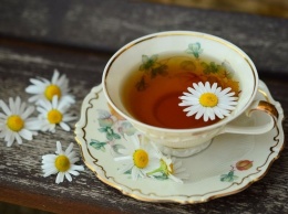 Почему медики советуют ежедневно выпивать 1-2 чашки ромашкового чая?