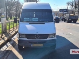 В Николаеве одна маршрутка подрезала другую - пострадала пассажирка
