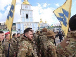 В центре Киева собрались тысячи добровольцев: что происходит на Михайловской площади