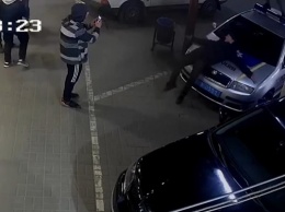 В Сумах задержали парня за танцы на машине копов