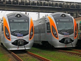 Украина приостанавливает железнодорожное сообщение с Польшей, МАУ отменяет все рейсы