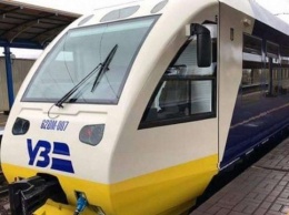 На фоне коронавируса поезда "Интерсити" и рельсовый автобус в Борисполь останутся без дезинфекции