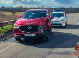 В Днепре на Полтавском шоссе пьяный мужчина на Mazda "догнал" Volkswagen: в салоне одной из машин был ребенок