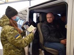 "Пешеходов - море": в сети рассказали о ситуации на КПВВ Донбасса