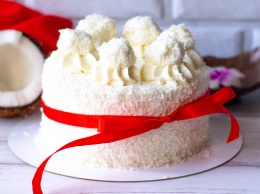 Торт "Рафаэлло" без выпечки: пошаговый рецепт роскошного праздничного десерта