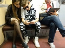 Эпатажный пассажир в киевского метро заставил всех валяться со смеху