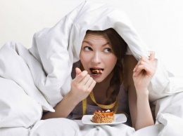 Медики назвали продукты, которые нельзя есть перед сном