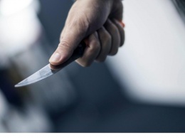 В Кривом Роге хулиган с ножем напал на женщину