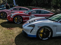 Porsche Taycan примерил легендарные гоночные ливреи