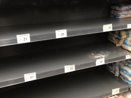 В харьковских супермаркетах - ажиотажный спрос на продукты (фото)
