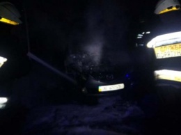 Ночью в Слобожанском пылали пять припаркованных автомобилей