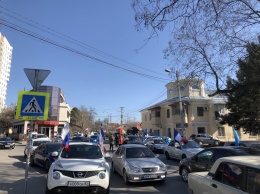 Симферополь отмечает годовщину Крымской весны межнациональным автопробегом