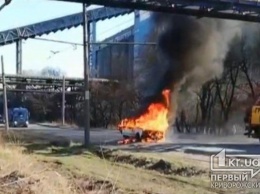 В Кривом Роге полностью сгорел ВАЗ