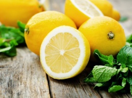 Обычный лимон может навсегда убрать неприятный запах ног