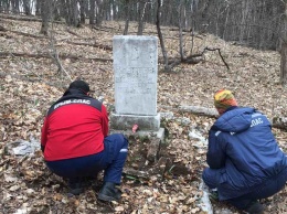 Крымские спасатели благоустроили лесную могилу партизана Глобина