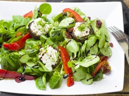 Творожный салат с овощами (рецепт)