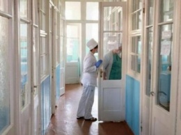 Коронавирус в Украине: в сети показали «защитную» форму медиков, рвущуюся в клочья (ФОТО)