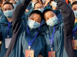 Бригады китайских медиков покидают Ухань