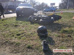 В Николаеве девушка на «БМВ» сбила мотоцикл: двое пострадавших